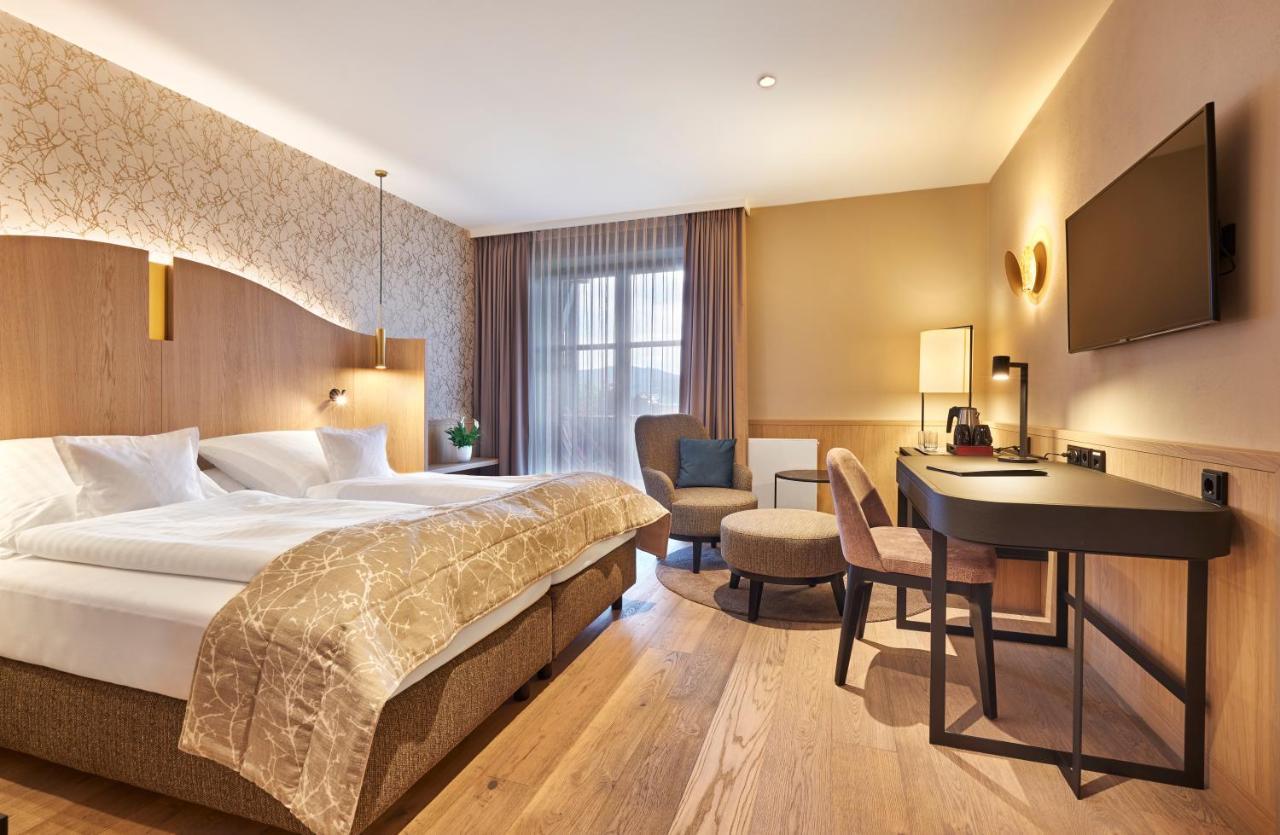 Hotel Zur Waldbahn ซวีเซิล ภายนอก รูปภาพ