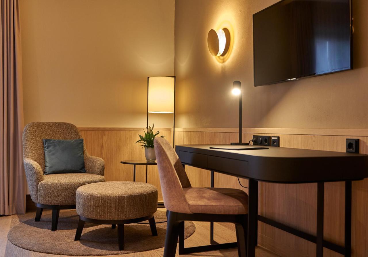 Hotel Zur Waldbahn ซวีเซิล ภายนอก รูปภาพ