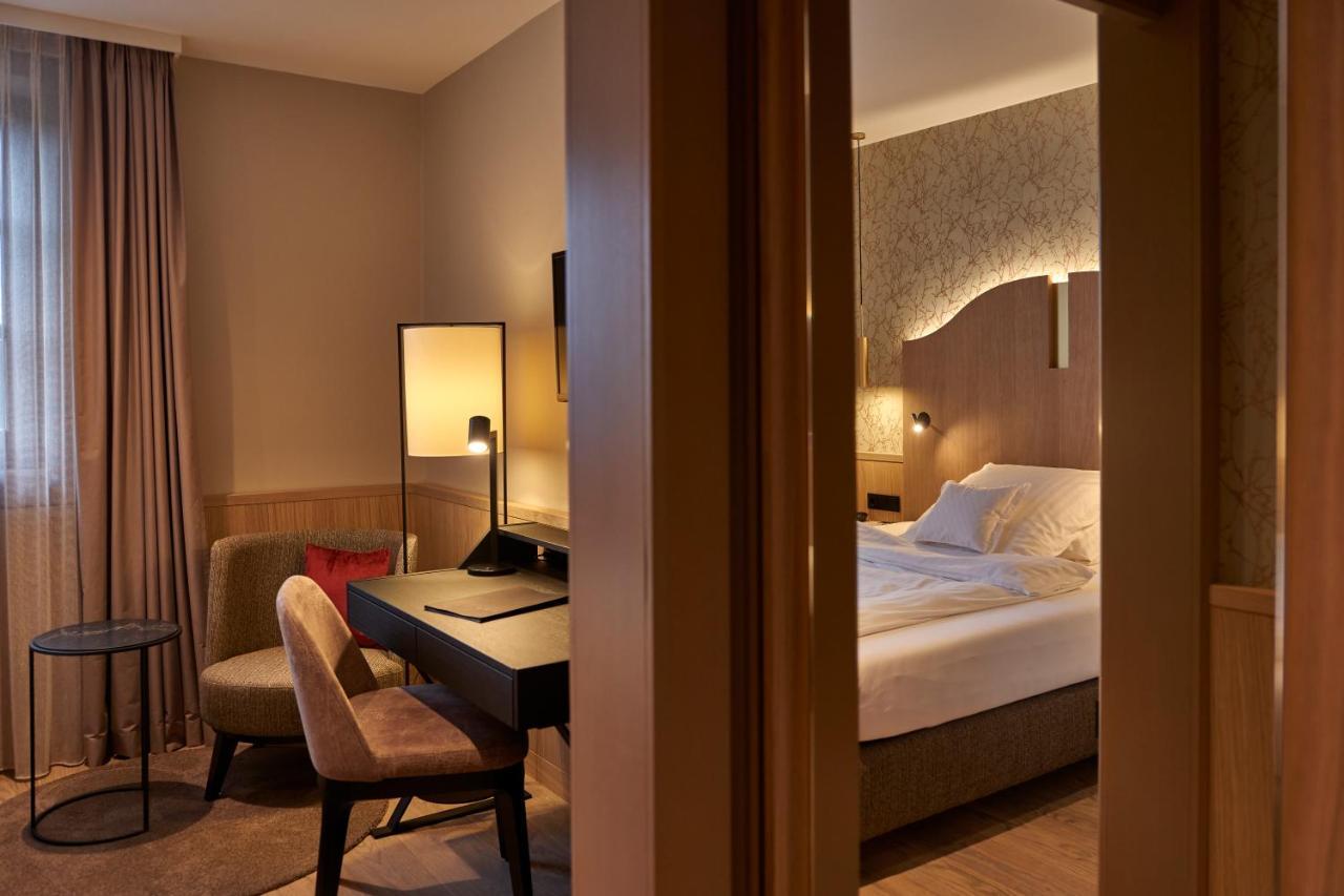 Hotel Zur Waldbahn ซวีเซิล ภายนอก รูปภาพ